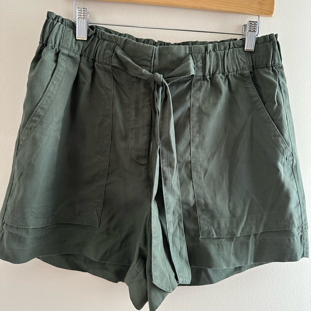 Loft Shorts Camo Green Size 6